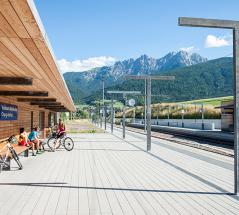 Stazione ferroviaria di Valdaora