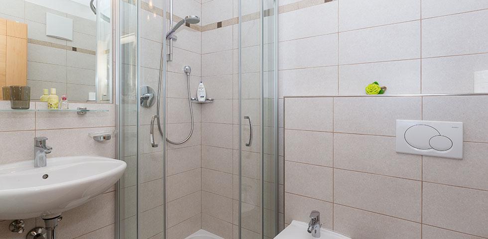 Ferienwohnung 6 - Duschen mit WC, Bidet und Föhn